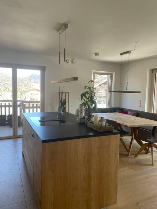 Wunderschoenes 4 Zimmer Apartment Mit Seeblick Bad Wiessee Exterior photo